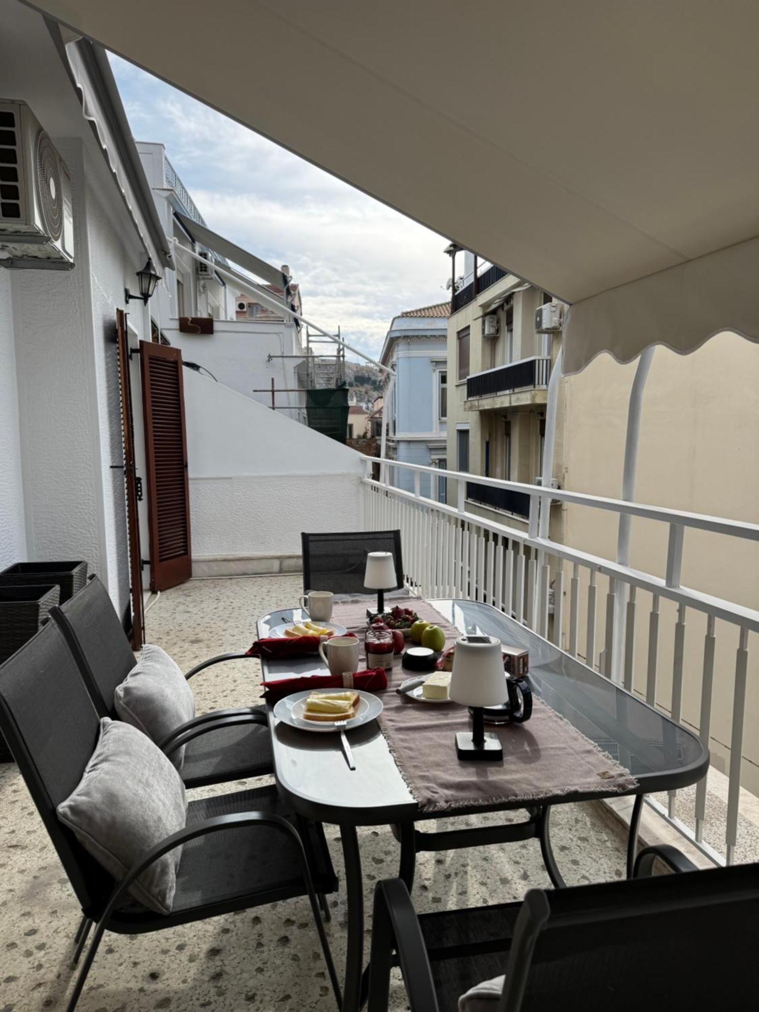 Living Near Acropolis By Sylvia Staikou 2Nd & 3D Floor Apartman Athén Kültér fotó