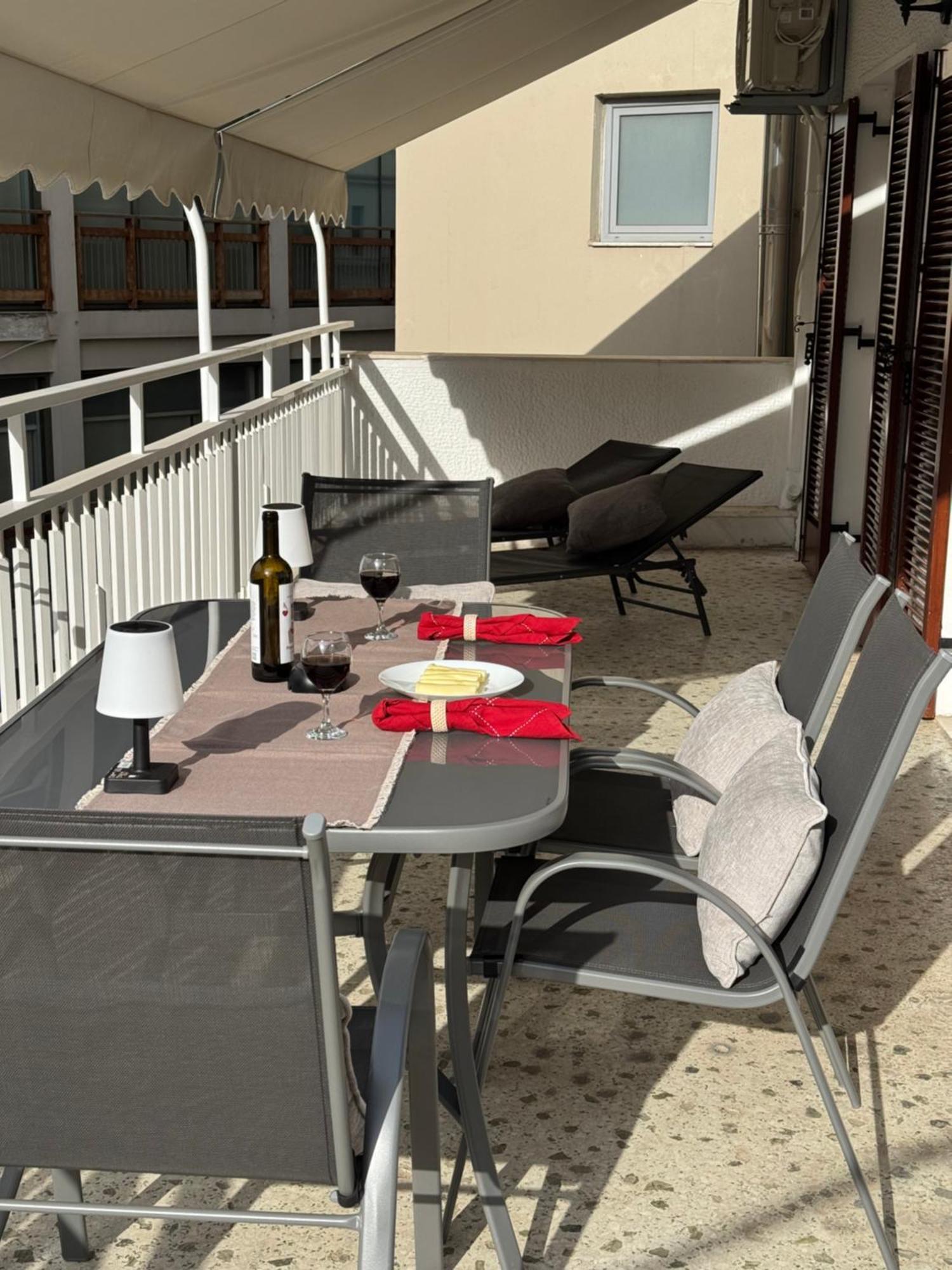 Living Near Acropolis By Sylvia Staikou 2Nd & 3D Floor Apartman Athén Kültér fotó