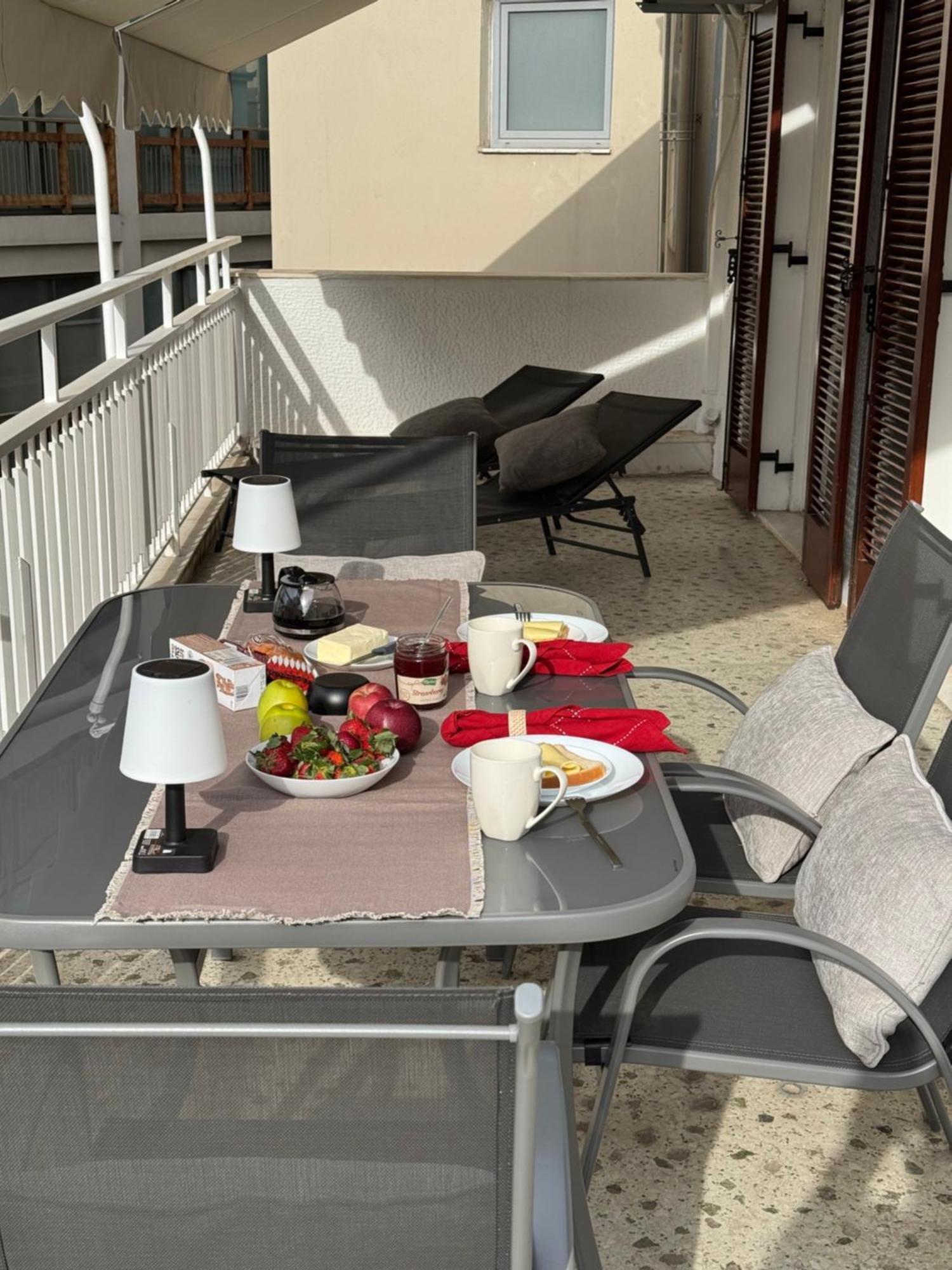 Living Near Acropolis By Sylvia Staikou 2Nd & 3D Floor Apartman Athén Kültér fotó